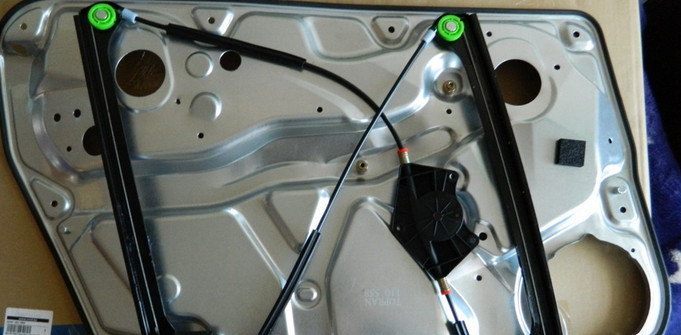 Как снять и заменить механизм стекло подъемника на Volkswagen passat b-5.
