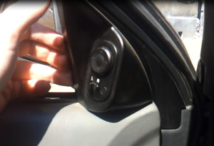 Как разобрать боковые двери на Chevrolet Lacetti-блок зеркала