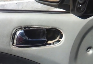 Как разобрать боковые двери на Chevrolet Lacetti-рамка