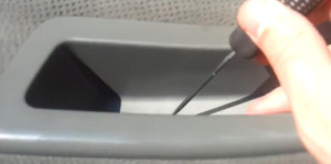 Как разобрать боковые двери на Chevrolet Lacetti-ручка