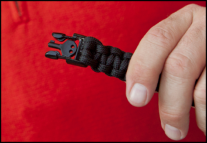 Универсальный ключ от наручников спрятанный в браслете.